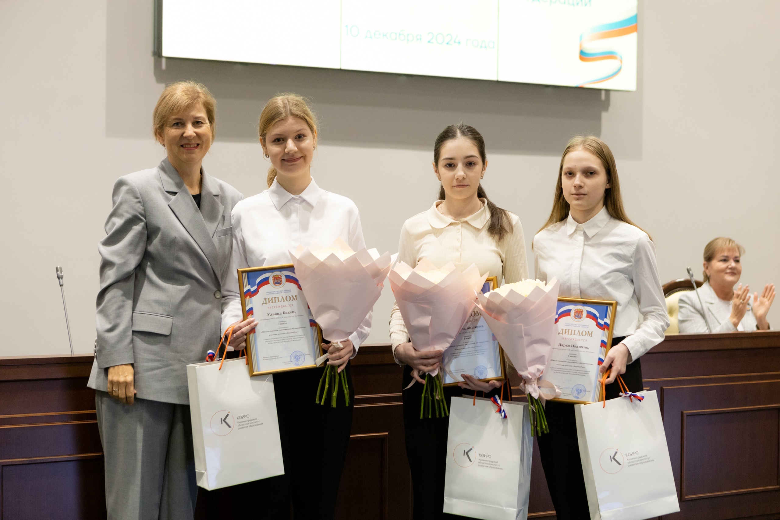 «Читайте! Завидуйте! Я – гражданин!» «Читайте! Завидуйте! Я – гражданин!».
